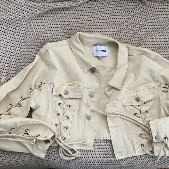 NWOT FASHION NOVA Can't Keep Up Denim Jacket - XL - Picture 7 of 10